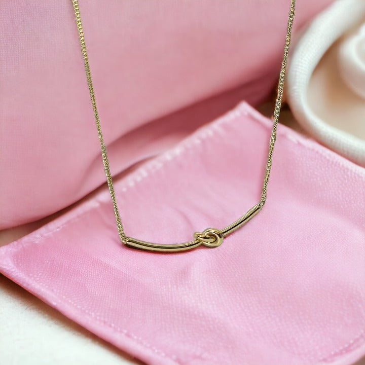 Chic Gold T-Bar Necklace