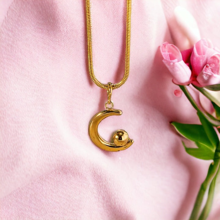 Lunar Beauty Gold Necklace