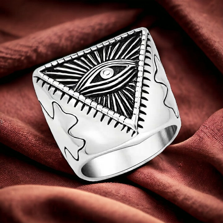 Stunning Pyramid Ring