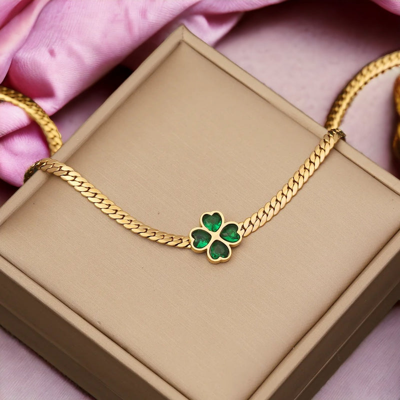 Royal Lucky Clover Emerald Necklace Gold