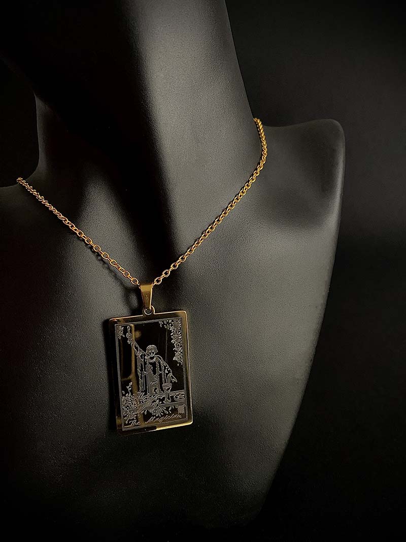 Tarot-card-pendant-the-magician