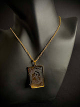 the-world-card-necklace-gold